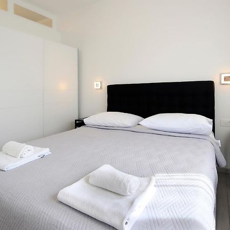 Apartments Lola ノヴァリャ エクステリア 写真