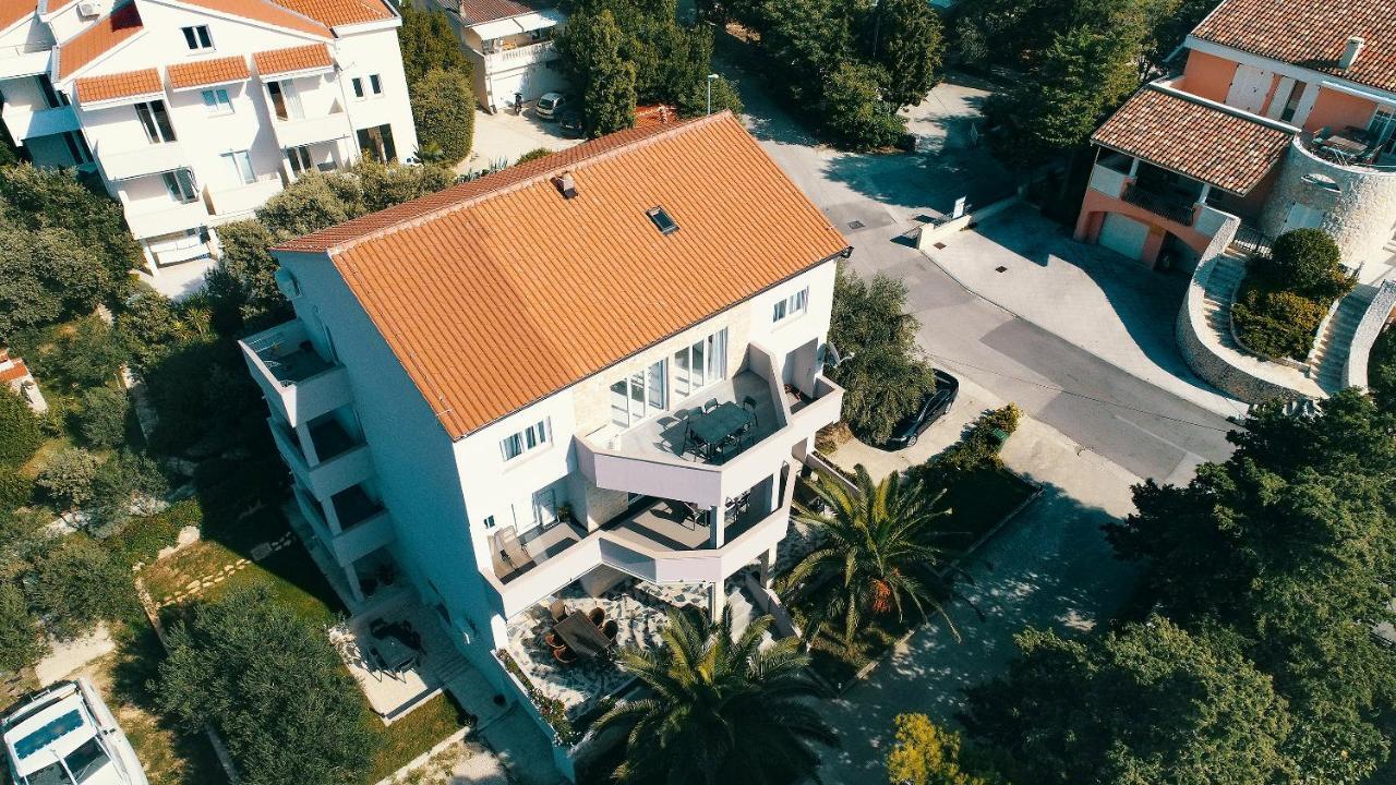 Apartments Lola ノヴァリャ エクステリア 写真